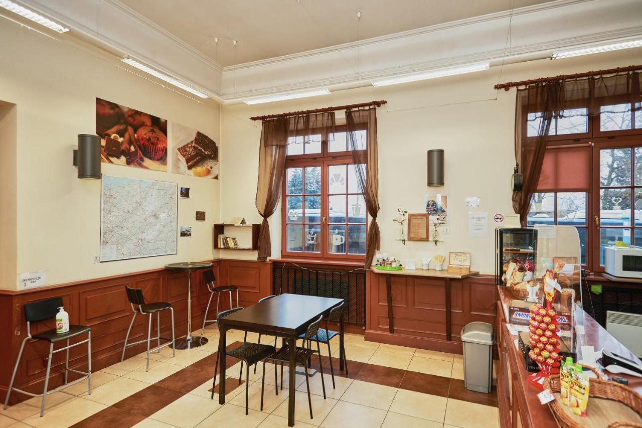 Quadrans Hostel And Caffee Na Dworcu Kolejowym Modlin 7 Min Jazdy Lotniskowym Autobusem Wahadlowym Nowy Dwór Mazowiecki Buitenkant foto